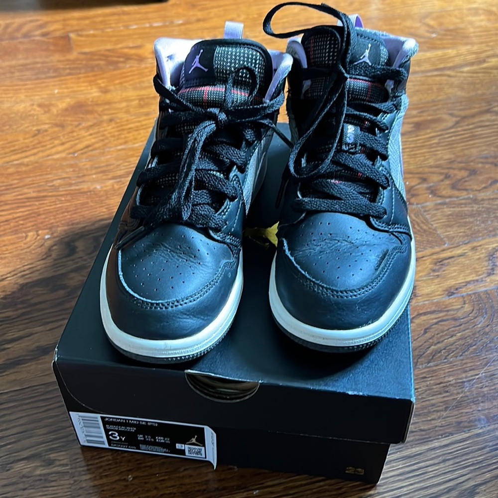 Jordan 1 MID SE - size 3